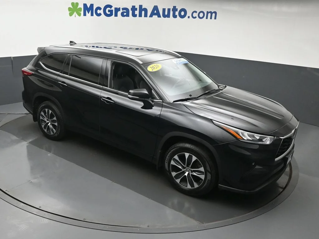 Certified Used 2020 Black Toyota XLE image 3