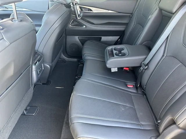 New 2027 GRAND BLUE INFINITI Luxe AWD image 19