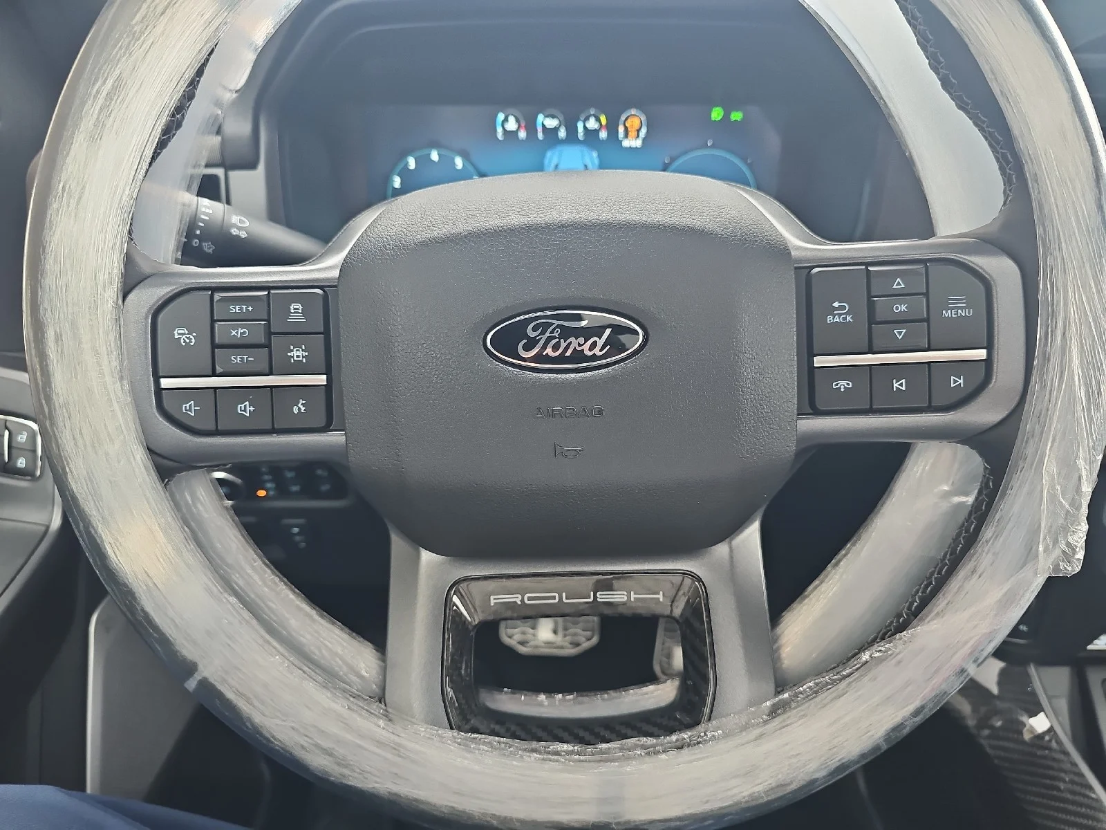 New 2025 Carbonized Gray Metallic Ford Lariat® image 32