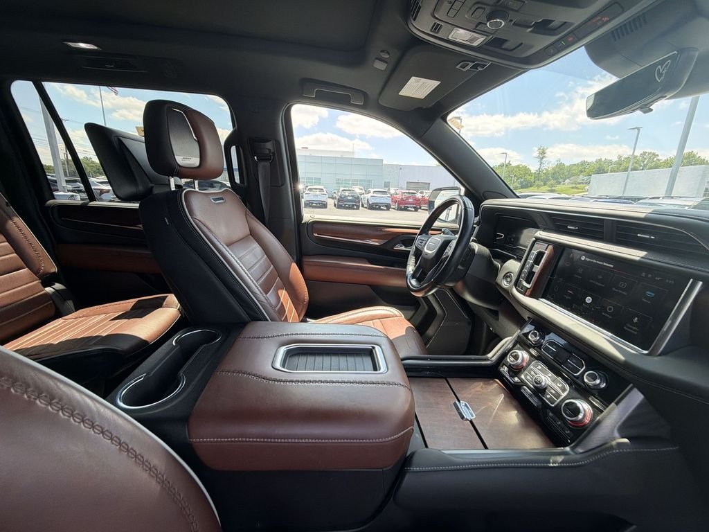 Used 2023 White GMC Denali Ultimate image 15