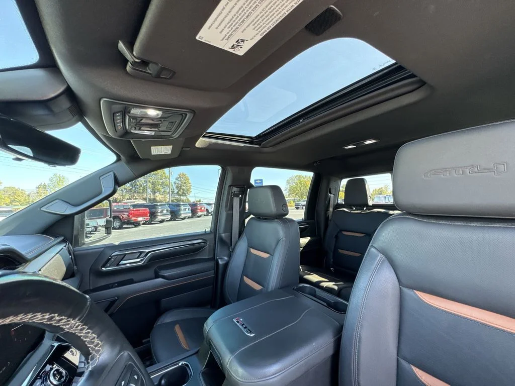 Used 2024 White GMC AT4 image 22