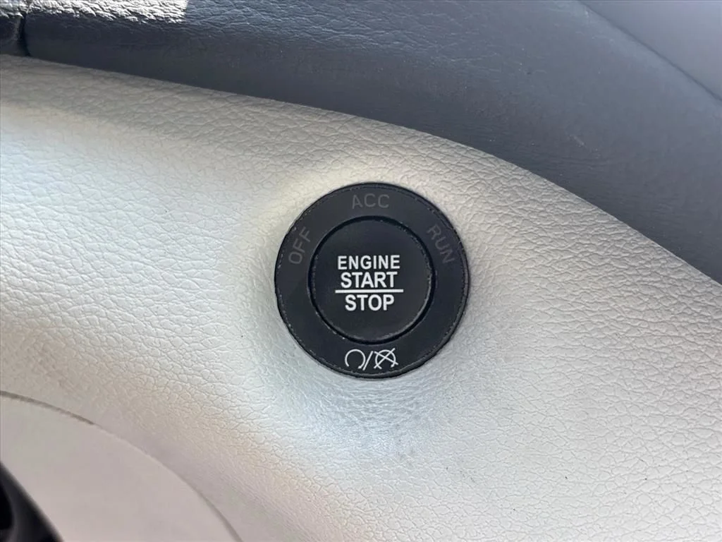 Used 2022 Silver Jeep Limited image 19