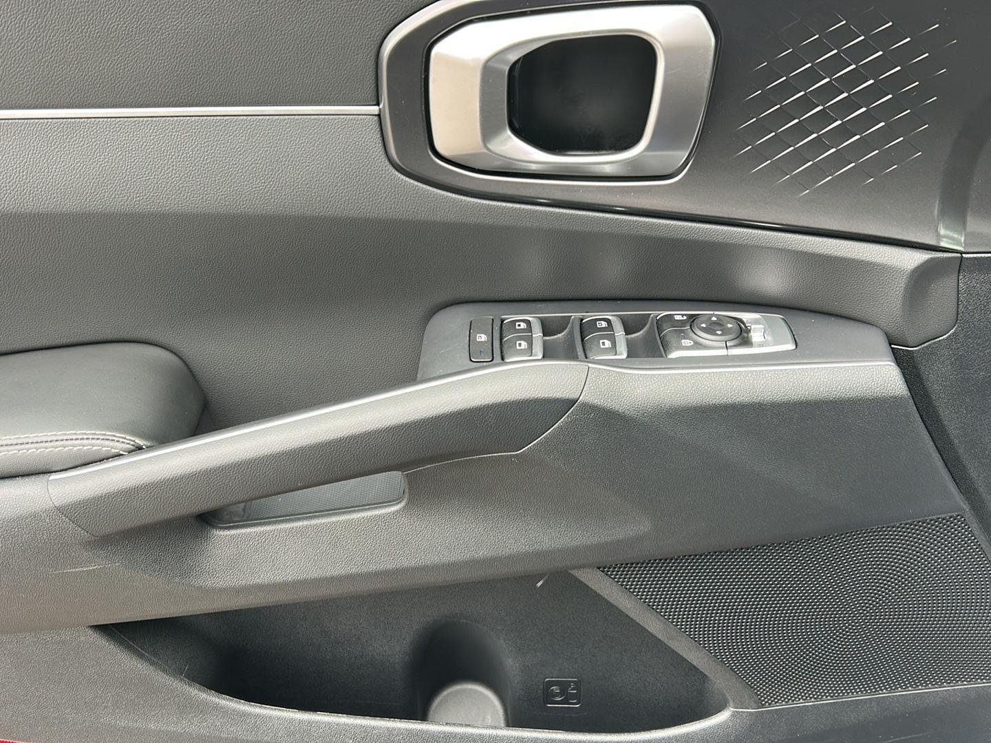 2023 Kia Sorento LX - Photo 16