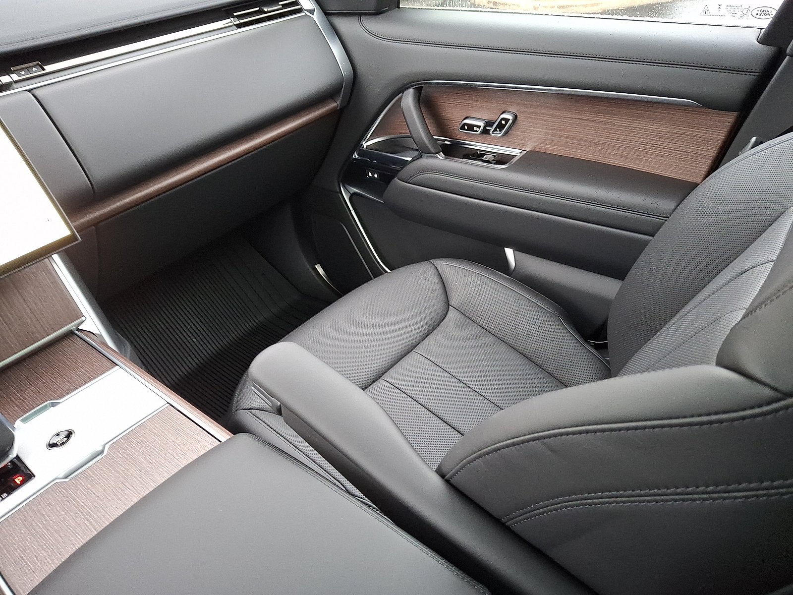 2026 Land Rover Range Rover SE - Photo 14