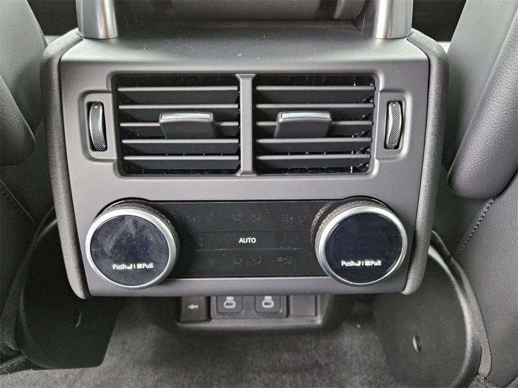 Used 2025 Black Land Rover Dynamic SE image 28