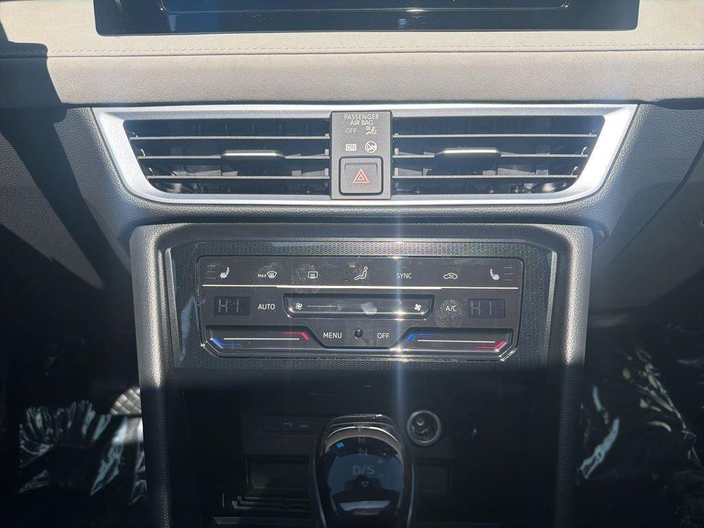 New 2026 Pure White Volkswagen 1.5T SE image 9