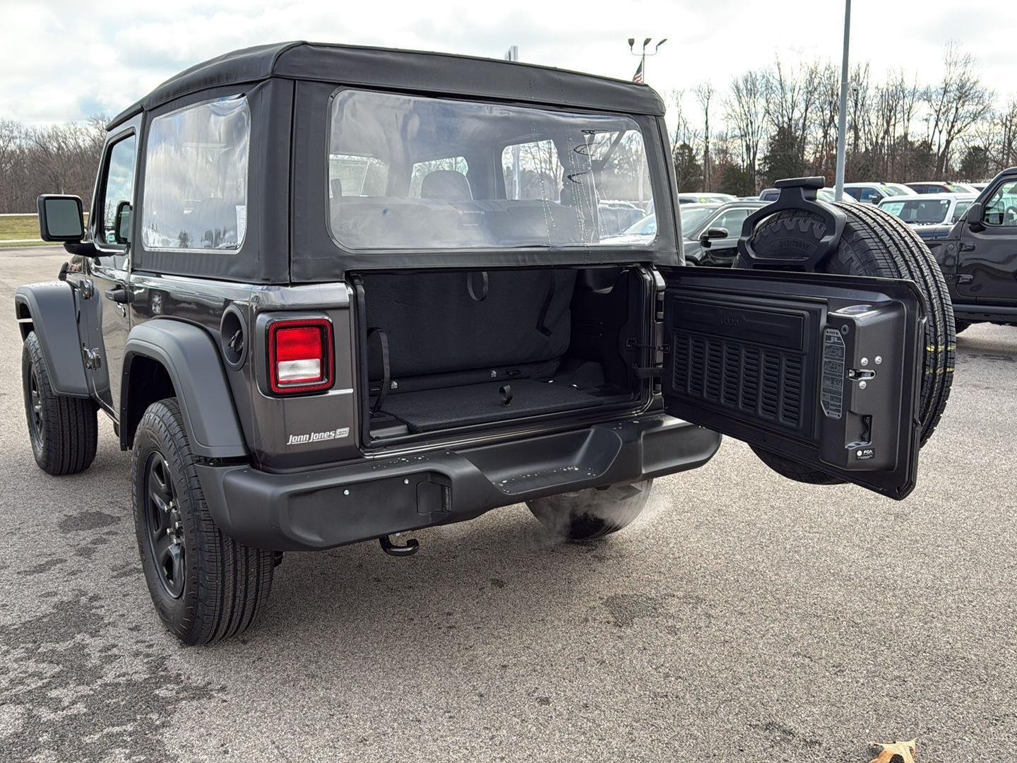 New 2026 Granite Crystal Metallic Clearcoat Jeep Sport image 9