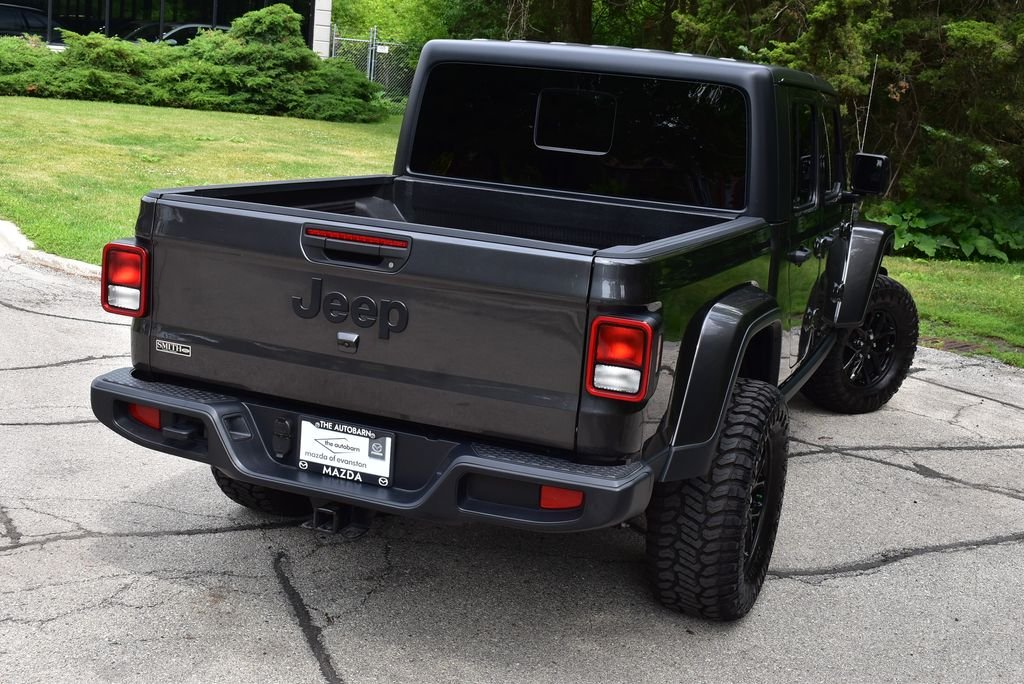 Used 2022 Crystal Metallic Jeep Sport image 18