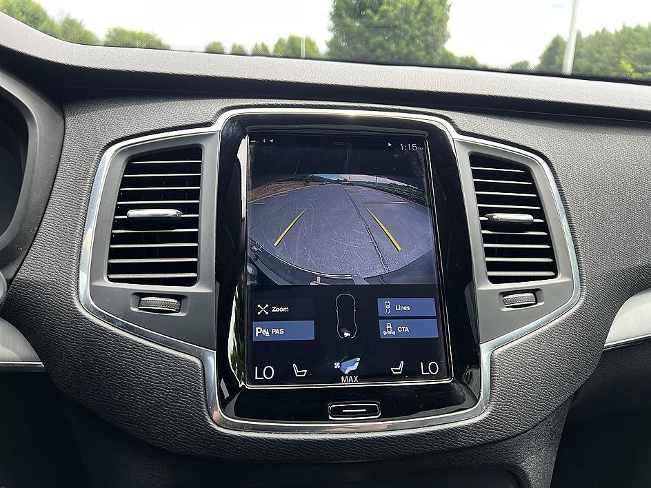 Used 2021 Onyx Black Metallic Volvo Momentum image 15