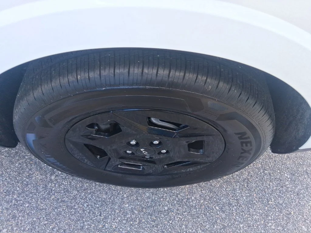 Used 2026 White Kia LXS image 9