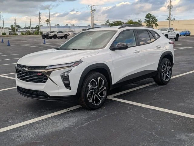 New 2026 Summit White Chevrolet 2RS image 3