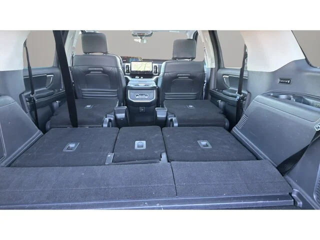 Used 2025 Silver Metallic Ford Platinum image 13