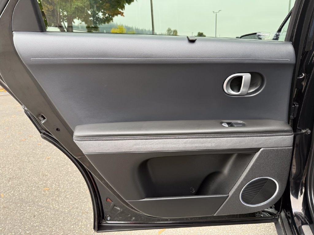 Used 2023 Black Hyundai Limited image 27