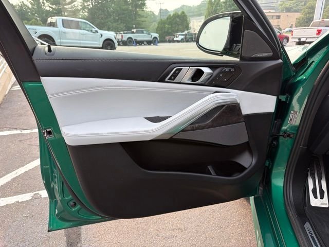 Used 2026 Green BMW M60i image 17
