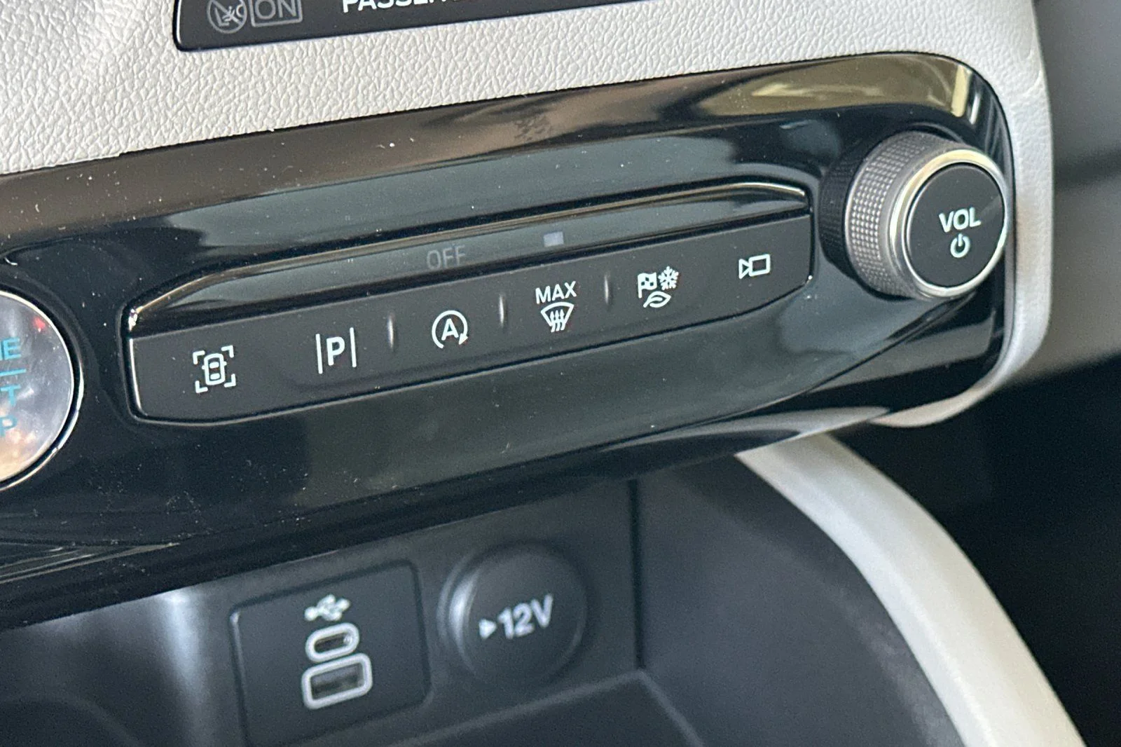 2024 Ford Escape Platinum - Photo 24