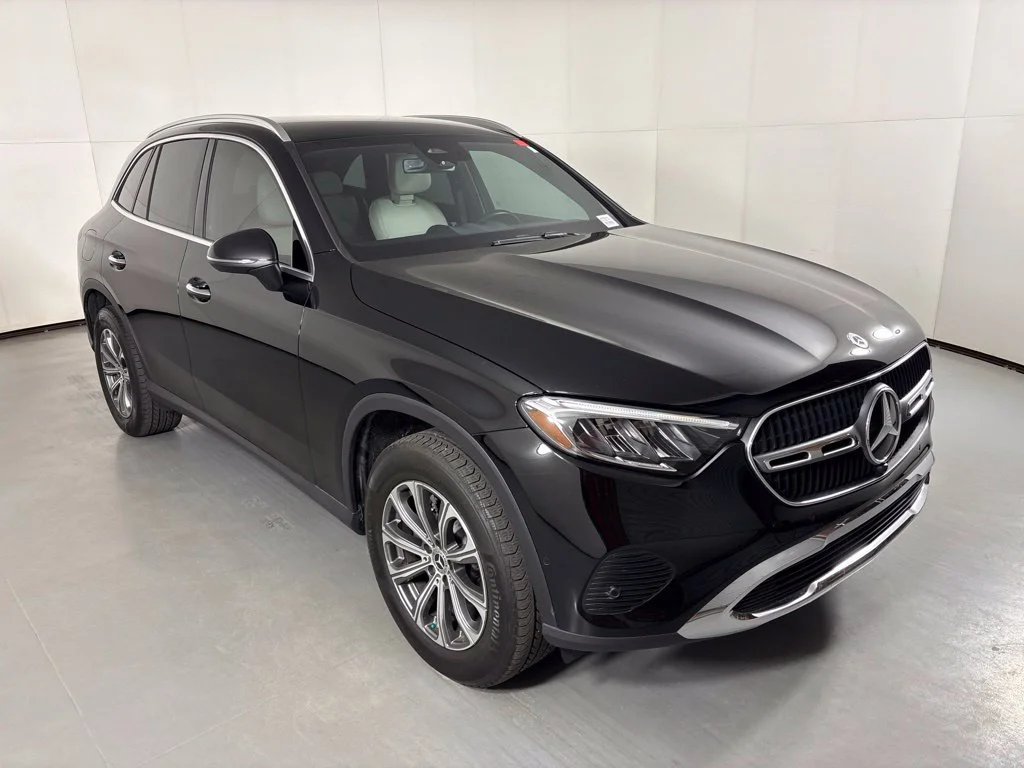 Used 2025 White Mercedes-Benz GLC 300 image 2