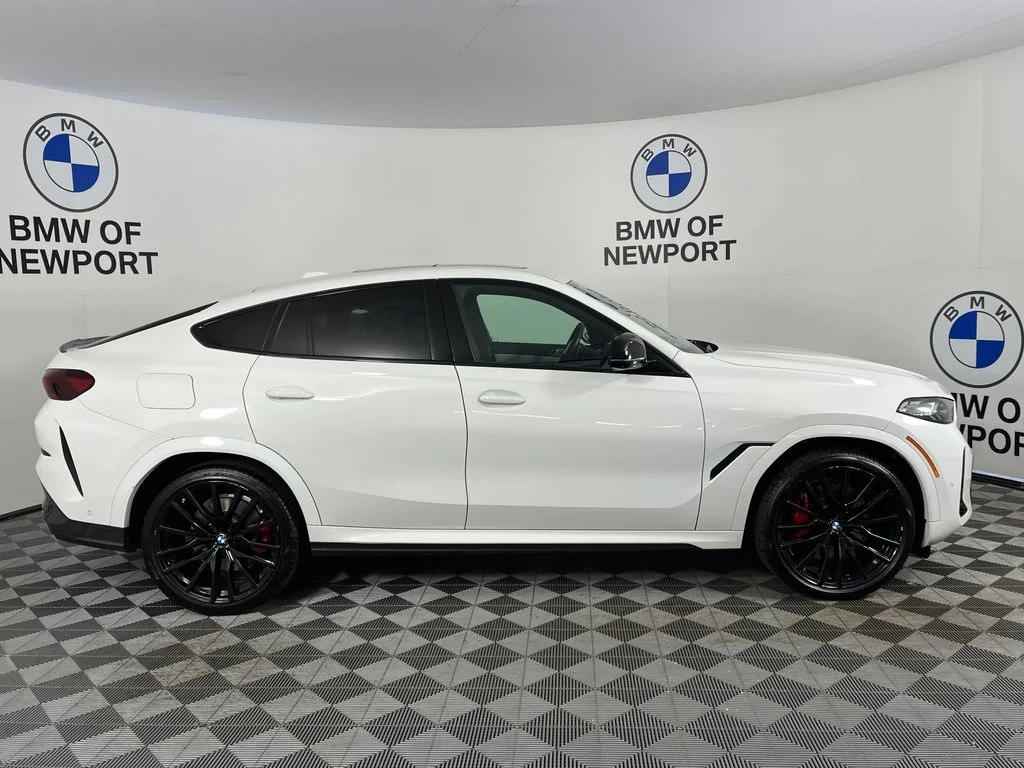 Used 2024 Alpine White BMW M60i image 11