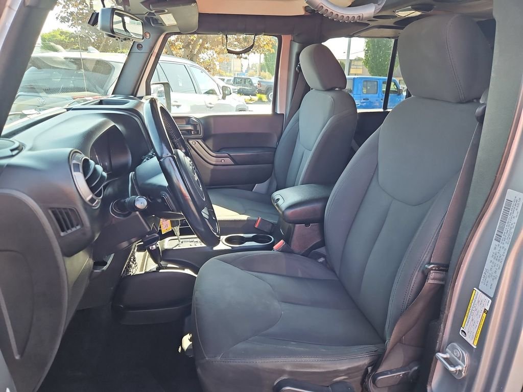 Used 2018 Billet Silver Metallic Clearcoat Jeep Unlimited Sport image 21