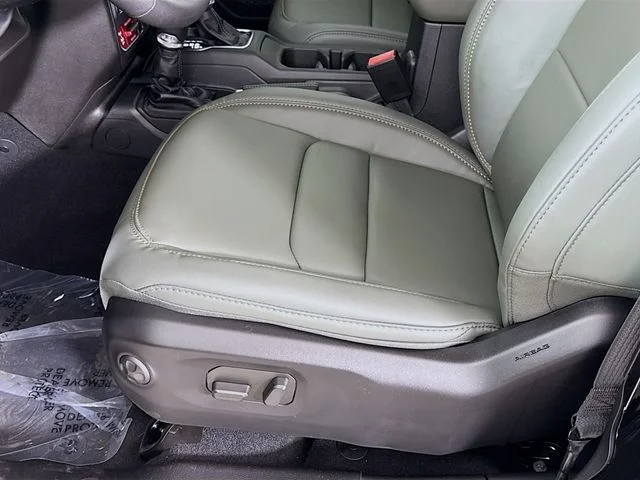 Used 2025 Black Jeep Mojave image 19