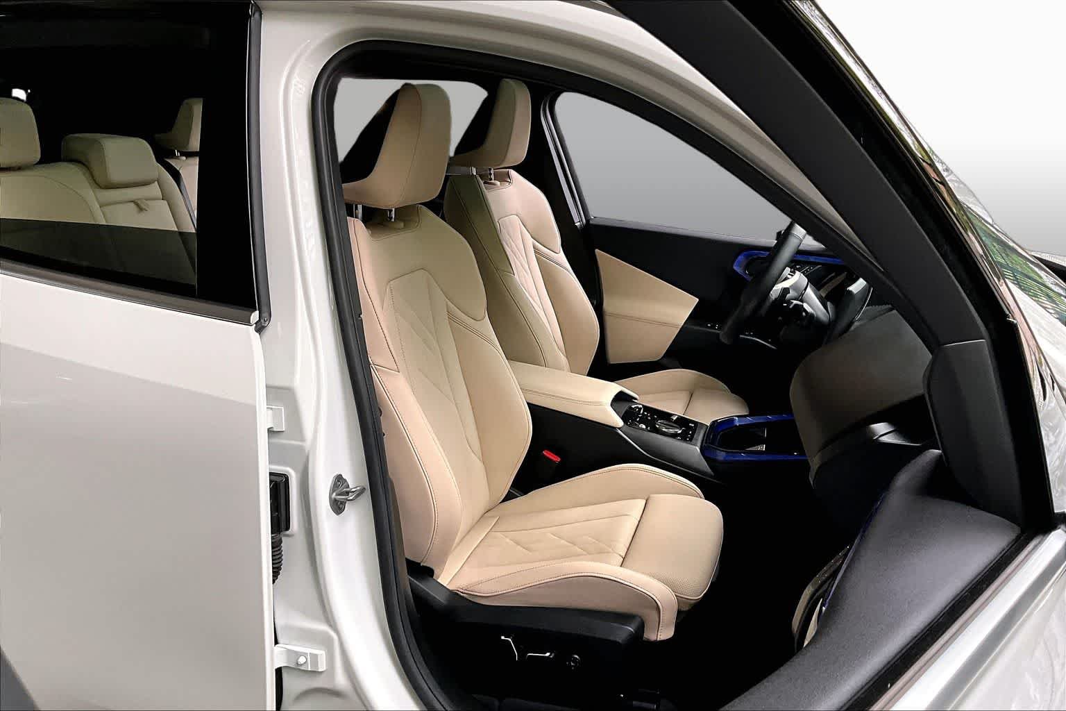 Used 2025 Alpine White BMW 30 xDrive image 9