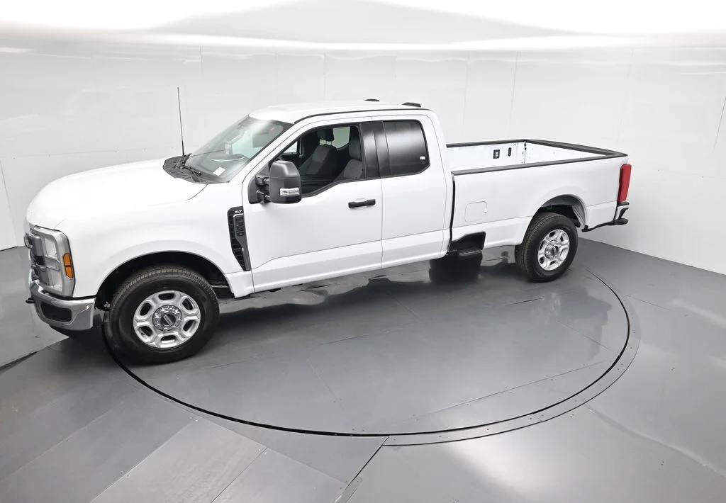 New 2026 Oxford White Ford XLT image 40