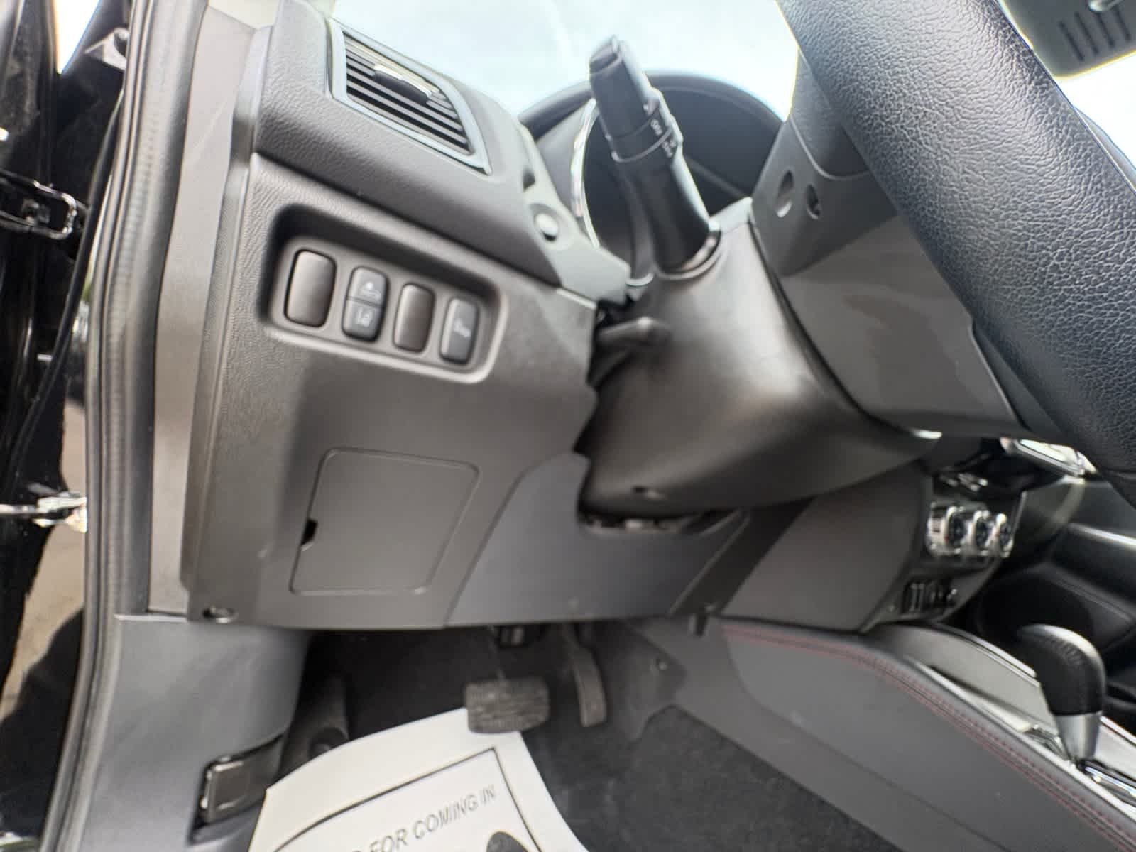 Used 2025 Labrador Black Pearl Mitsubishi SE image 27