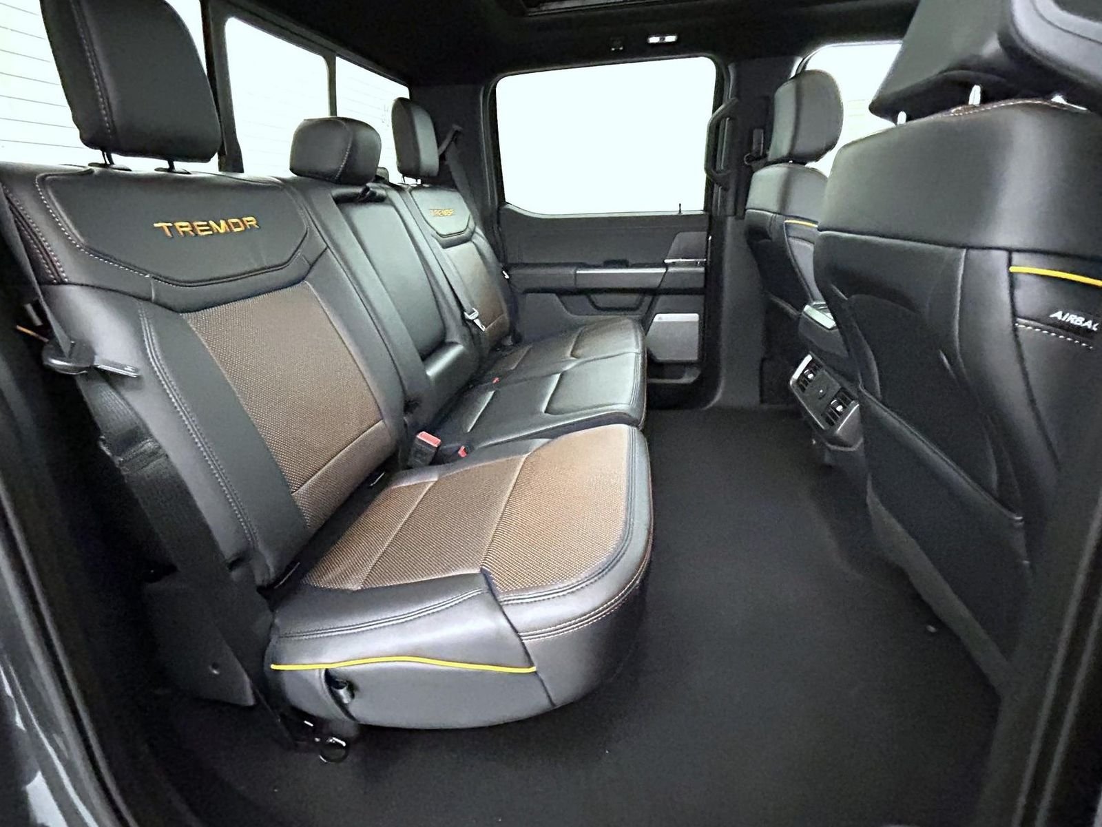 New 2026 Carbonized Gray Metallic Ford Tremor image 18