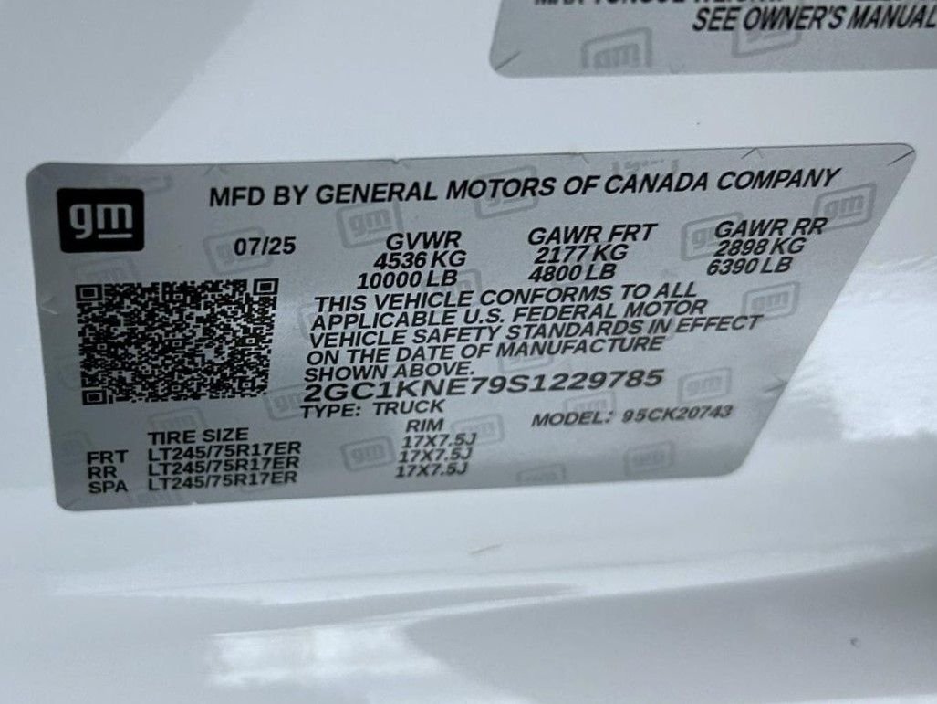 Used 2025 White Chevrolet LT image 25