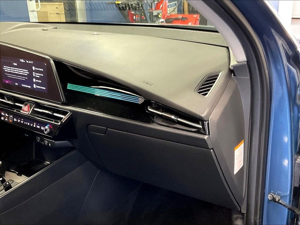 Used 2024 Blue Kia Wind image 13