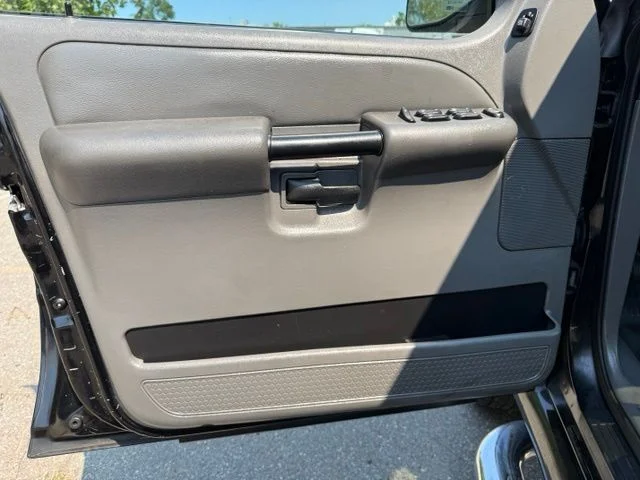 Used 2005 Black Clearcoat Ford Adrenalin image 16
