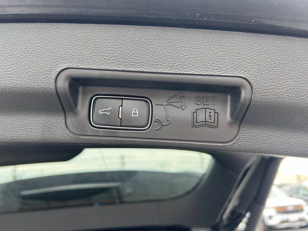 Used 2023 Black Ford XLT image 28