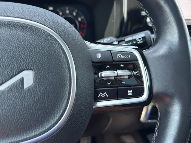 Used 2022 White Kia X-Line SX Prestige image 17