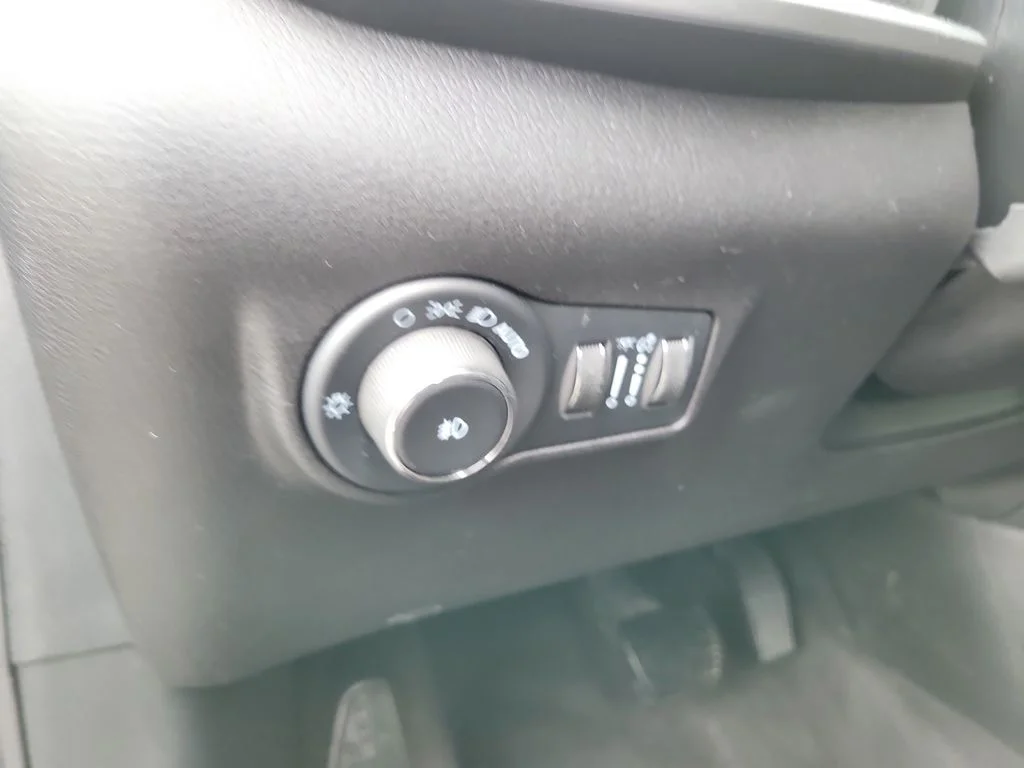 Used 2024 Black Jeep Latitude image 23