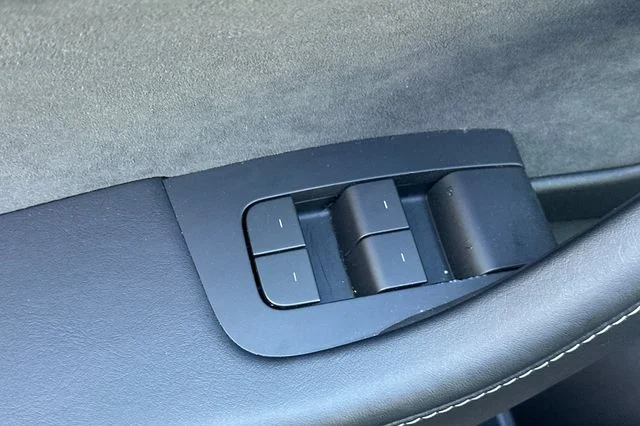 Used 2023  Tesla Base image 12