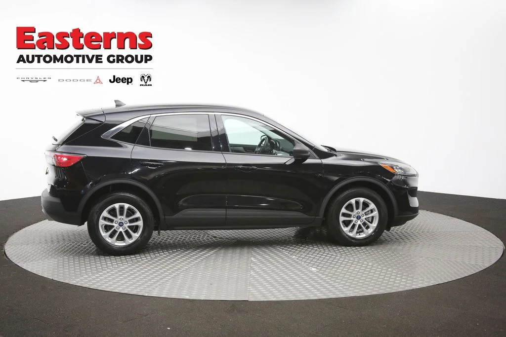Used 2022 Black Ford SE image 43