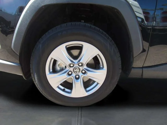 Used 2025 Midnight Black Metallic Toyota XLE image 4