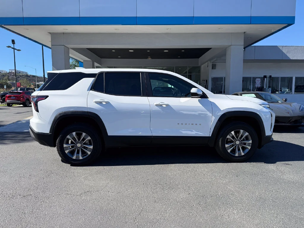 Used 2026 Summit White Chevrolet LT image 7