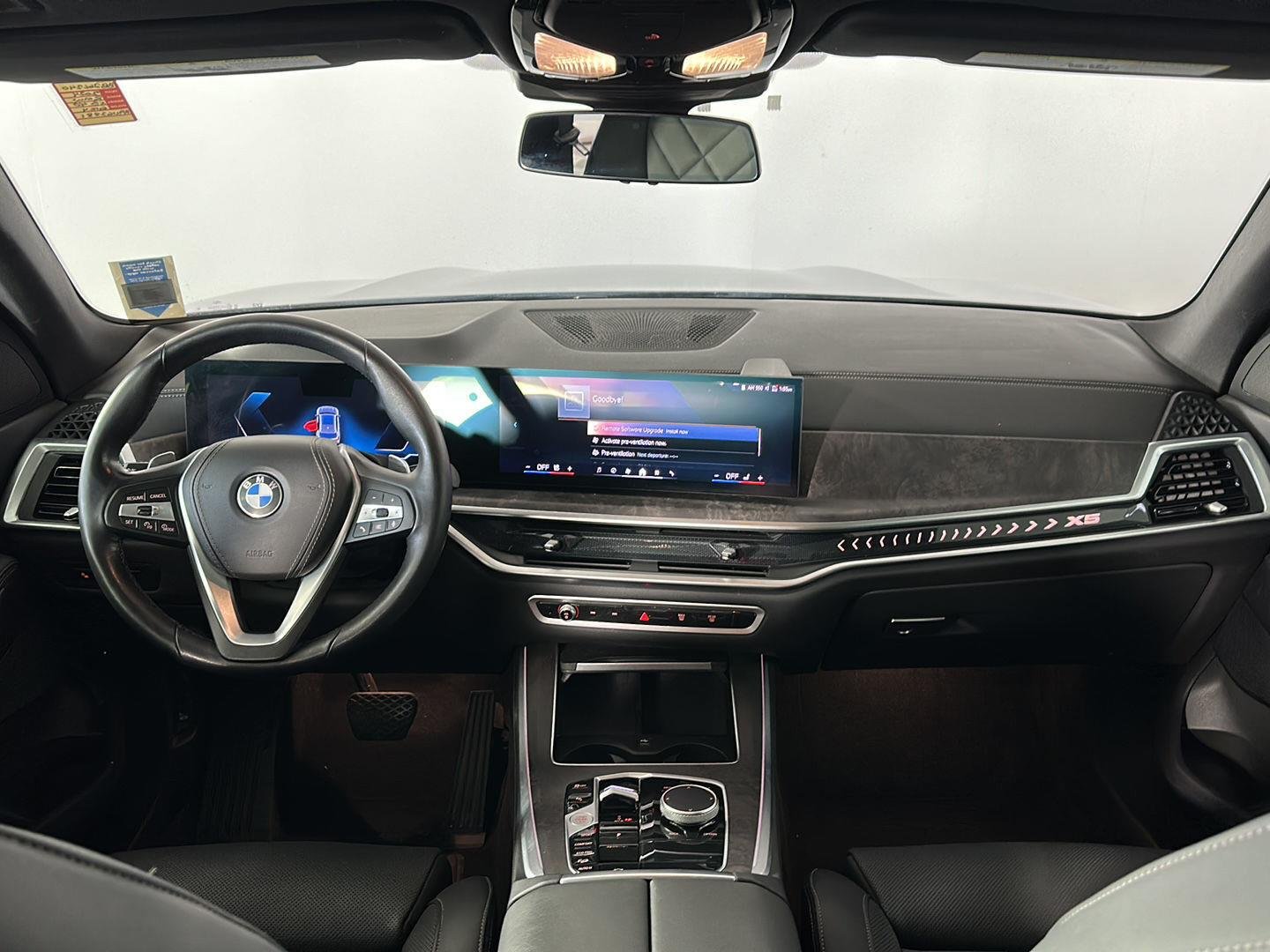 Used 2024 Skyscraper Grey Metallic BMW xDrive40i image 2