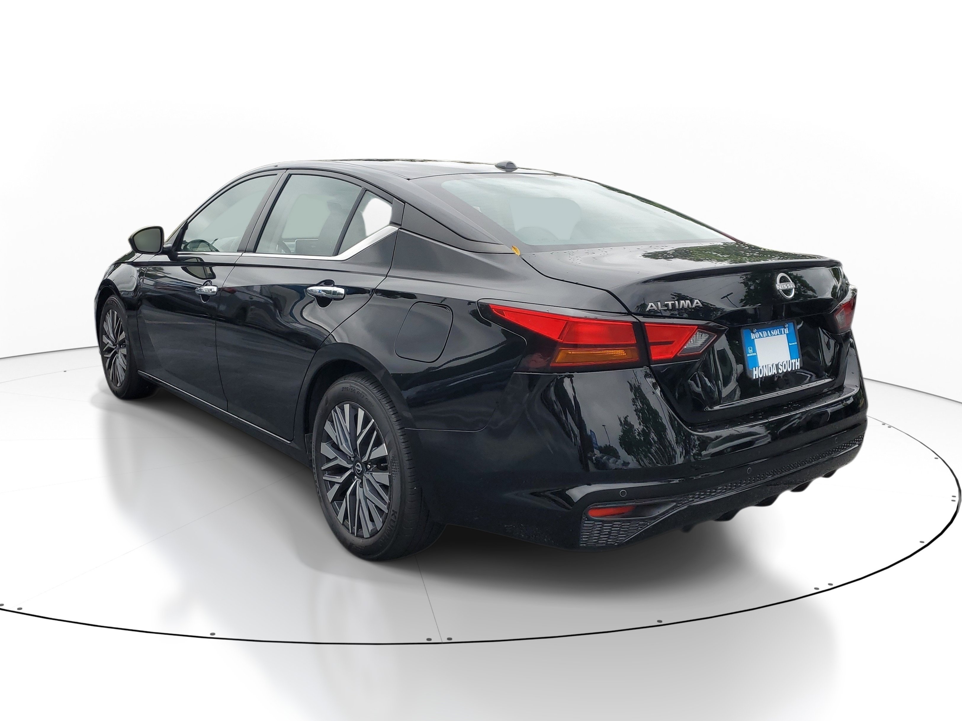 Used 2024 Super Black Nissan 2.5 SV image 3