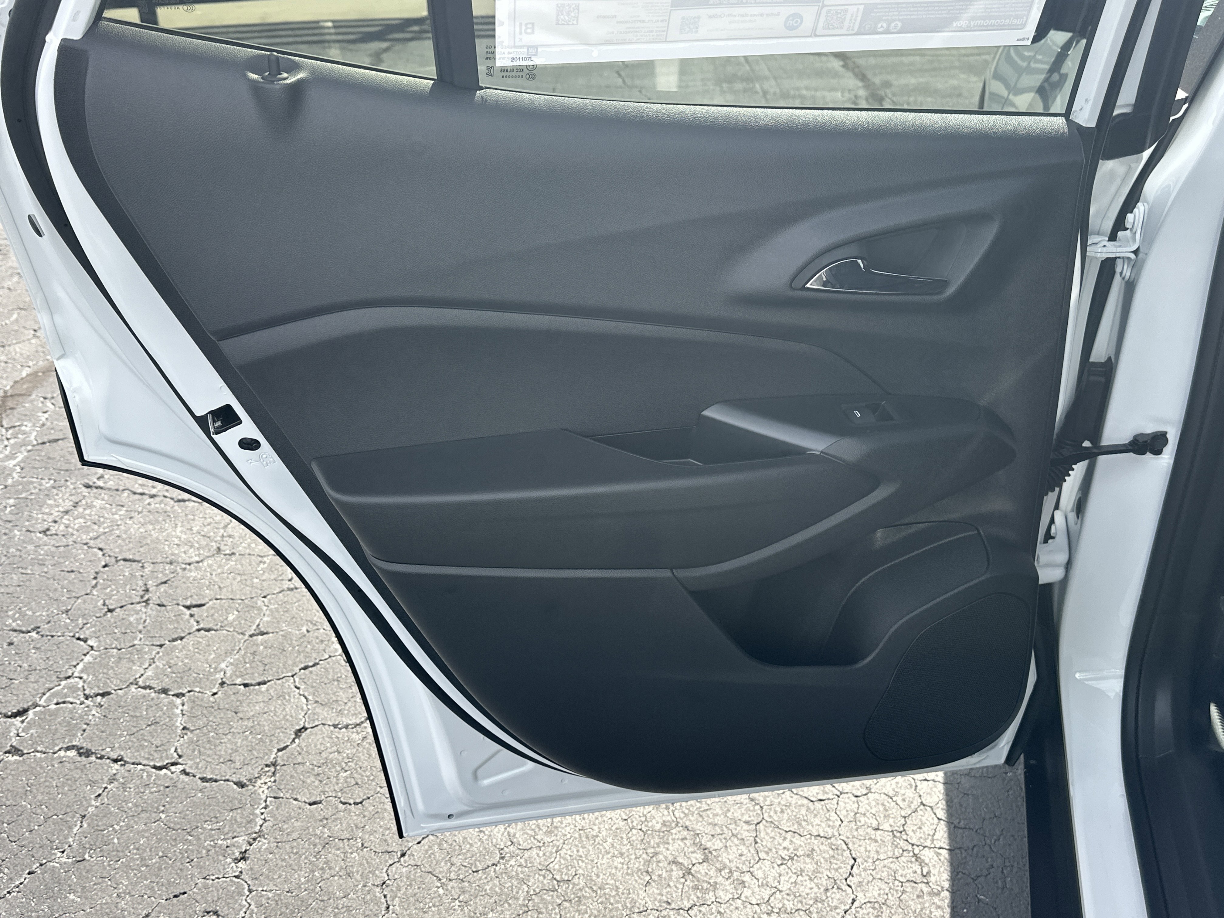 New 2026 Summit White Chevrolet 2RS image 22