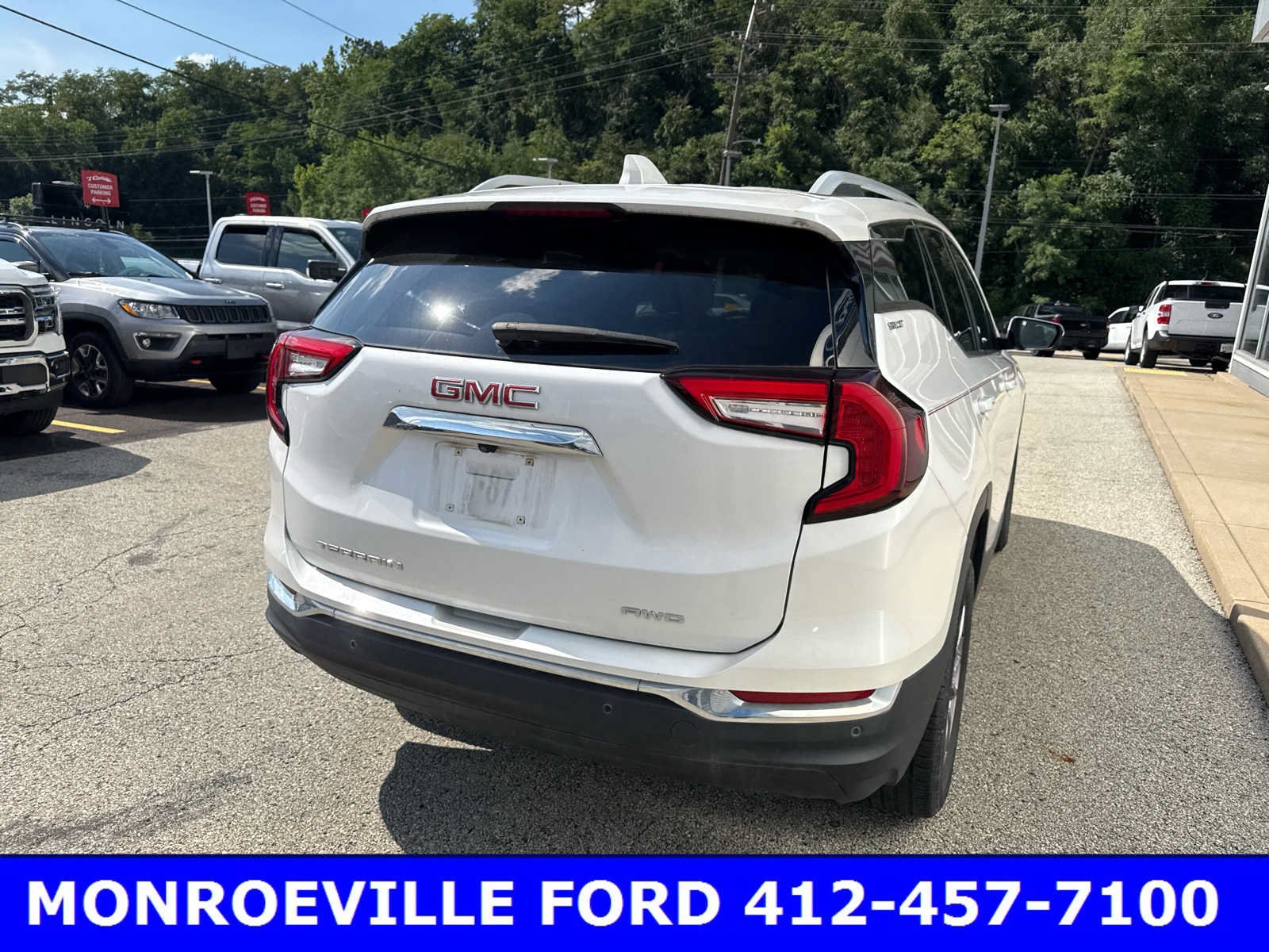 Used 2023 White Frost Tricoat GMC SLT image 10