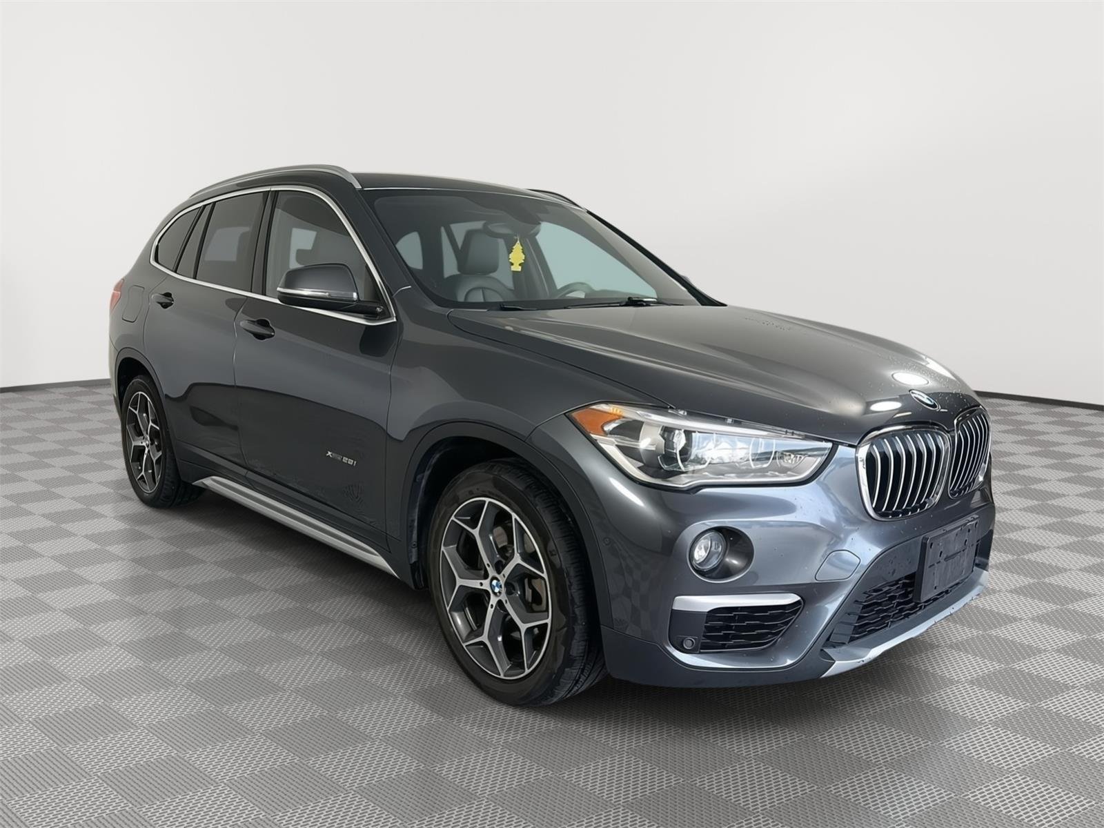 2017 BMW X1 xDrive28i's photo