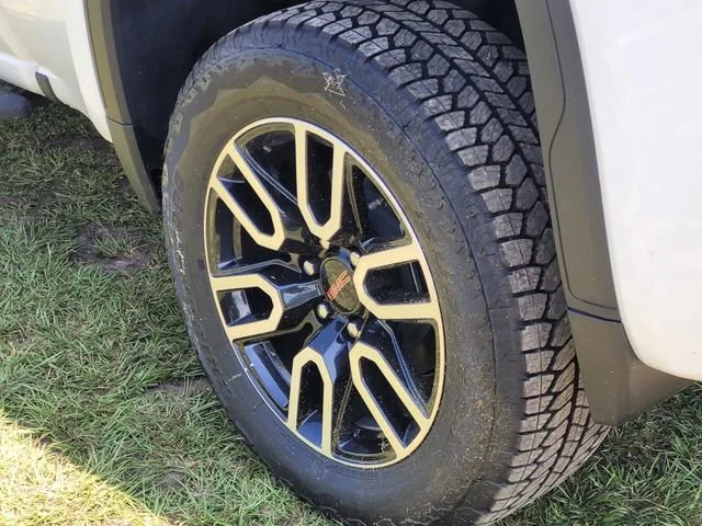 2026 GMC Sierra 1500 AT4 - Photo 7