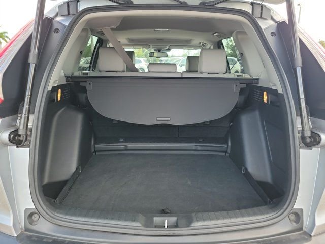 Used 2018 Lunar Silver Metallic Honda Touring image 12