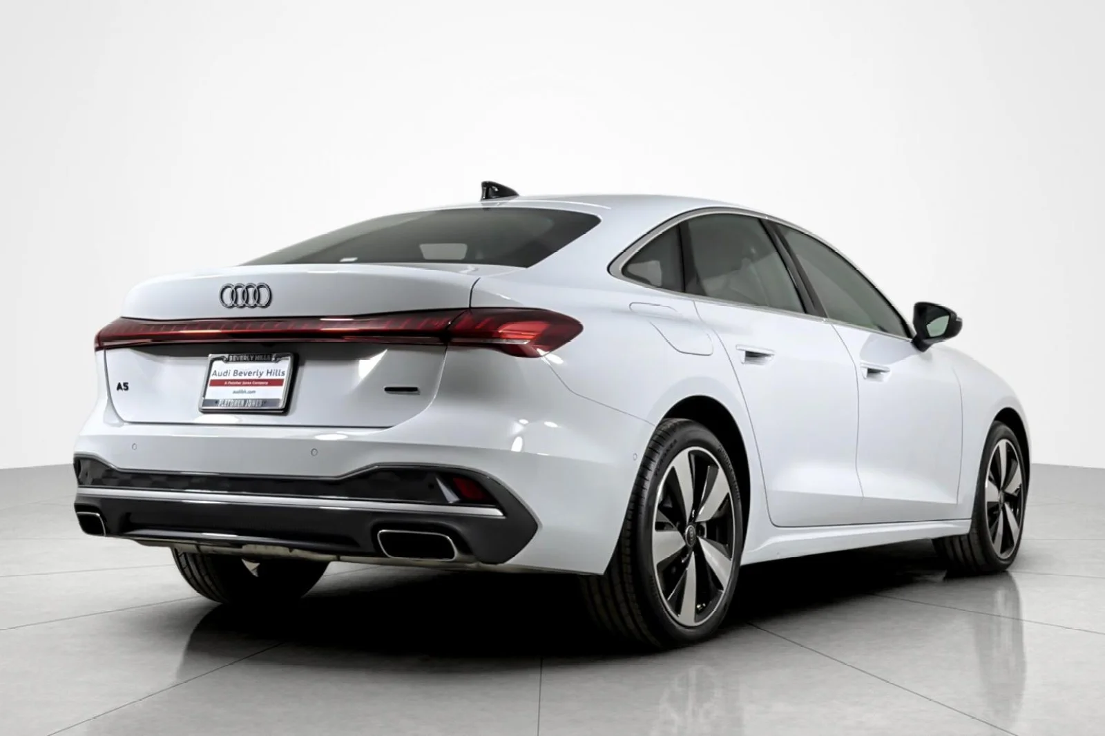 Used 2025 Glacier White Metallic Audi Premium Plus 2.0 TFSI quattro image 5