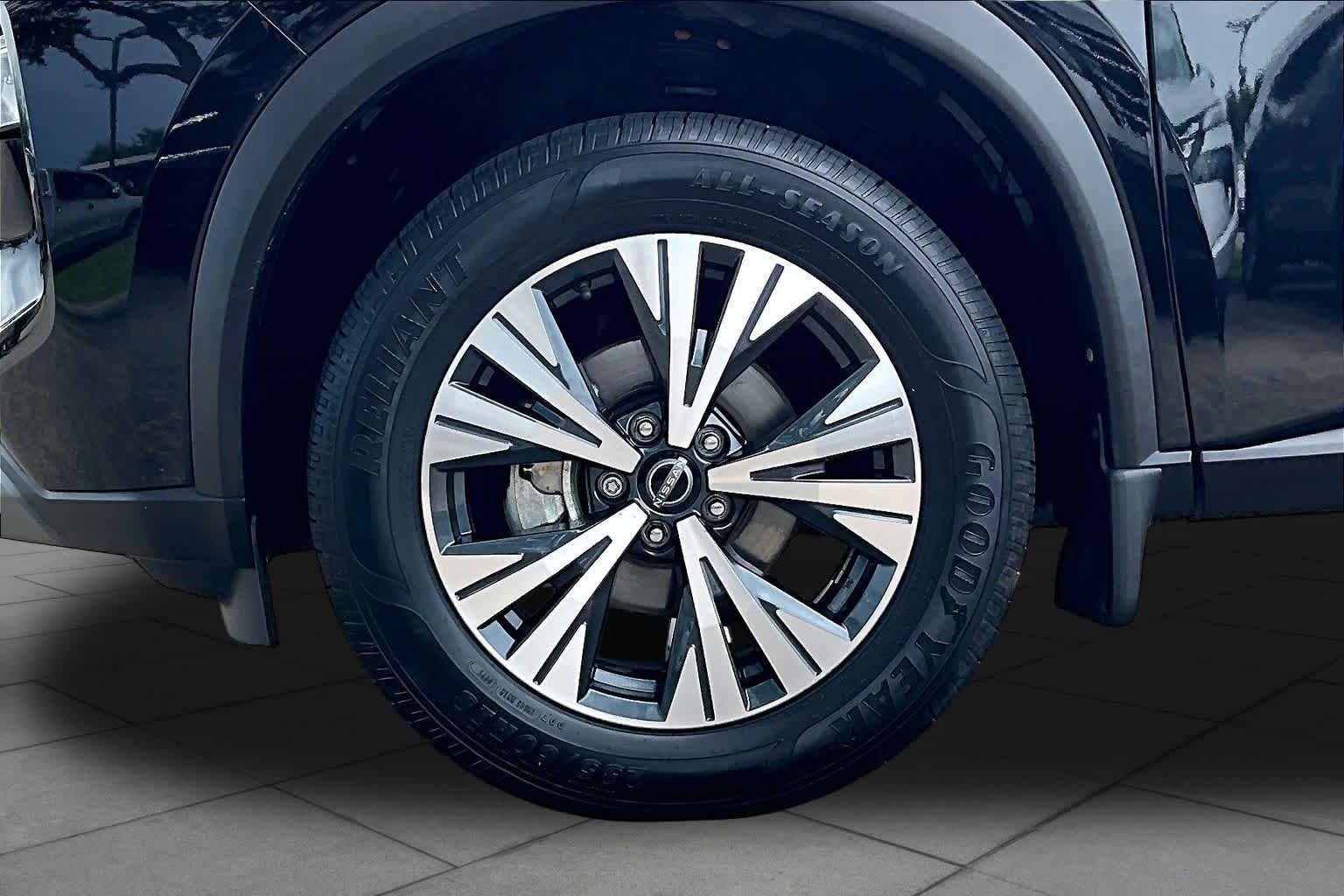 Used 2023 Super Black Nissan SV image 11