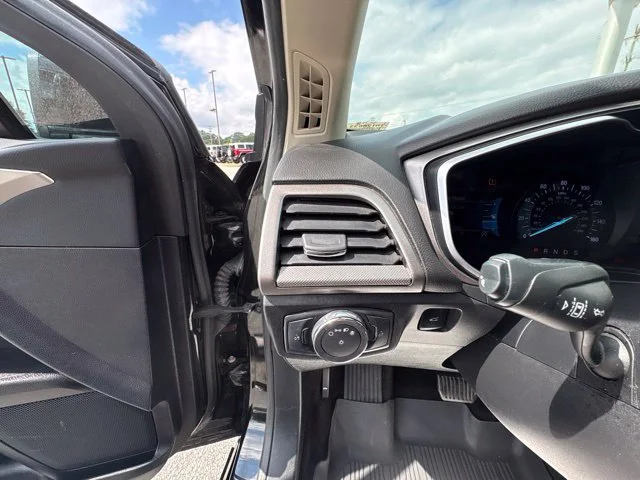 Used 2019 Black Ford SE image 16