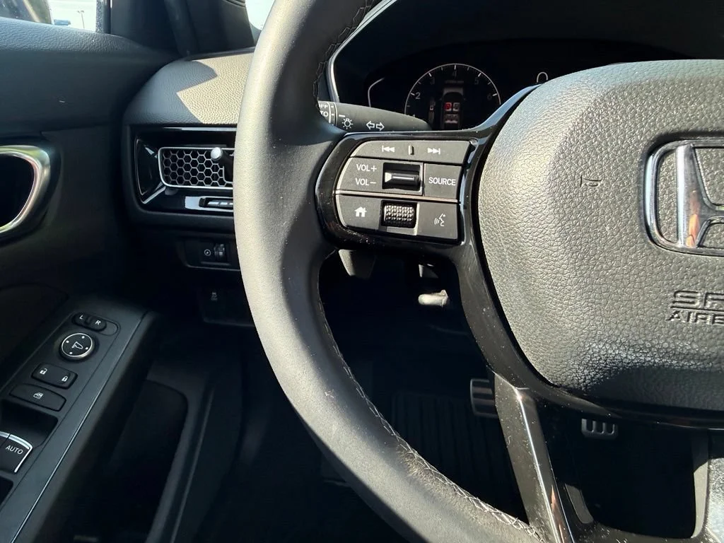 Used 2025  Honda Sport image 14