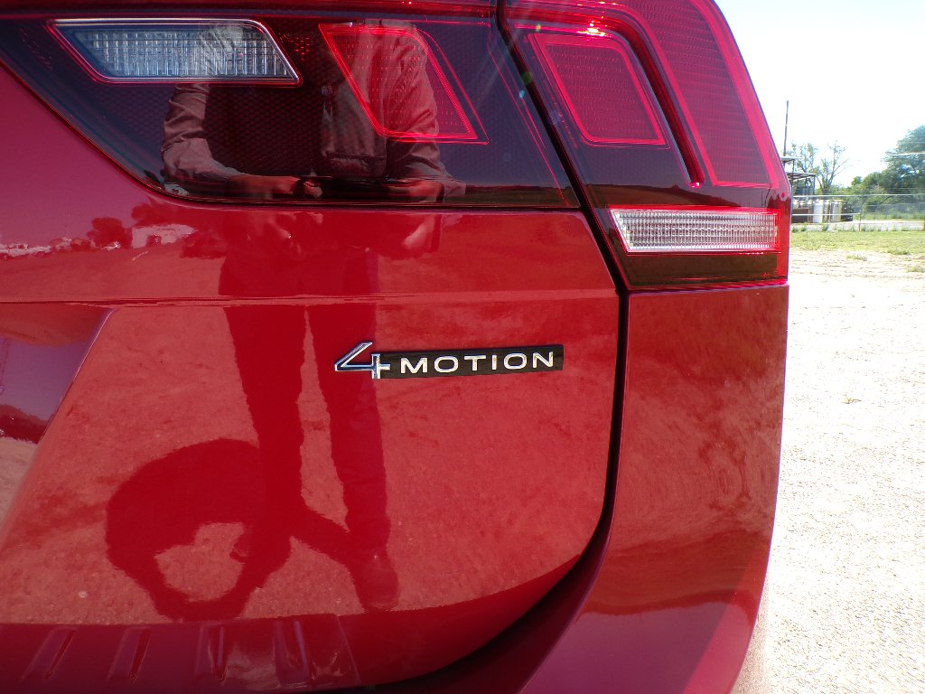 Used 2023 Kings Red Metallic Volkswagen SE image 16