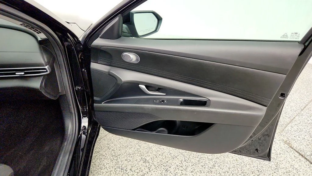 Used 2025 Abyss Black Hyundai SE IVT image 23